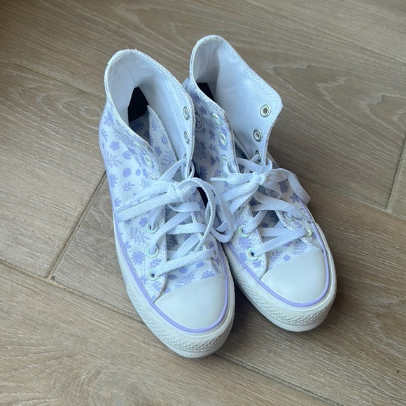 💜—MILLIE BOBBY BROWN CONVERSE!—💜SIZE/ 5.5!!! - Picture 1 of 9